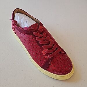 New GILI Adalie Red Pepper Sneaker, Size 8